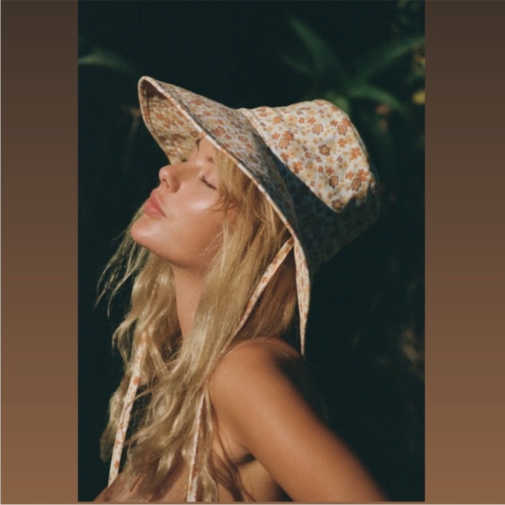 LACK OF COLOR holiday bucket hat cotton floral peach bloom 58 cm UPF 50 NEW TAGS - Picture 4 of 16
